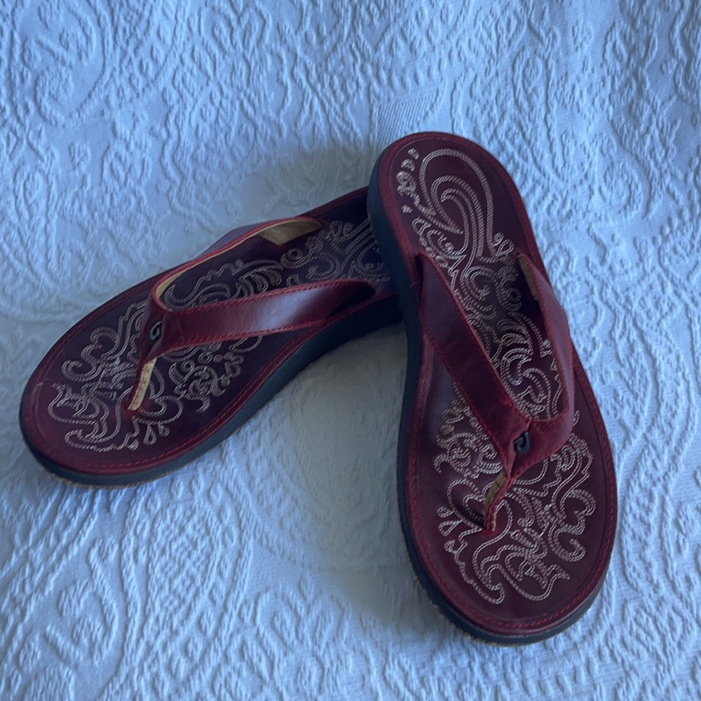 ☀️ NWOT OluKai Red Paniolo Sandal